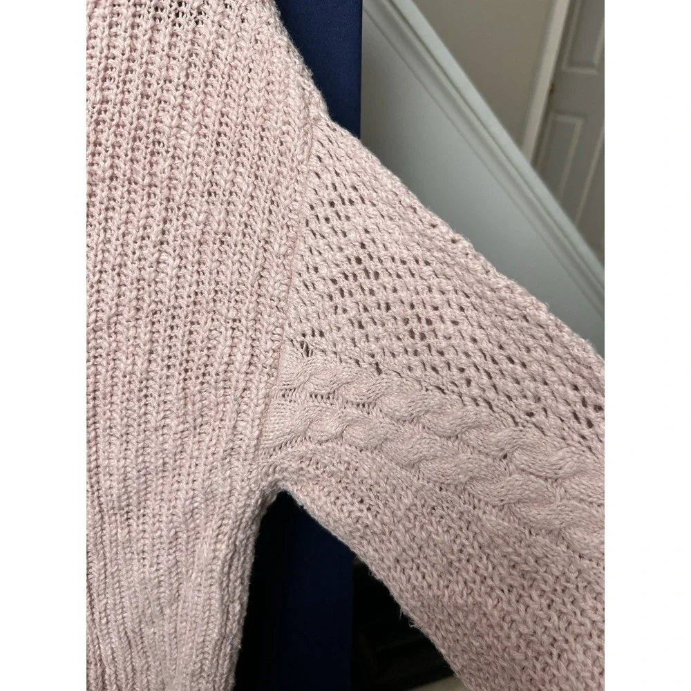 American‎ Eagle Women's Light Pink V-Neck Sweater Size Small